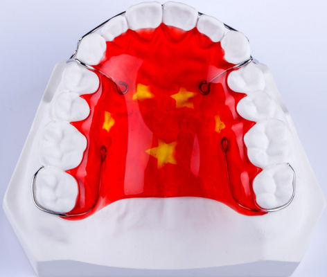 Compatibele afneembare Hawley-veerhouder na Invisalign